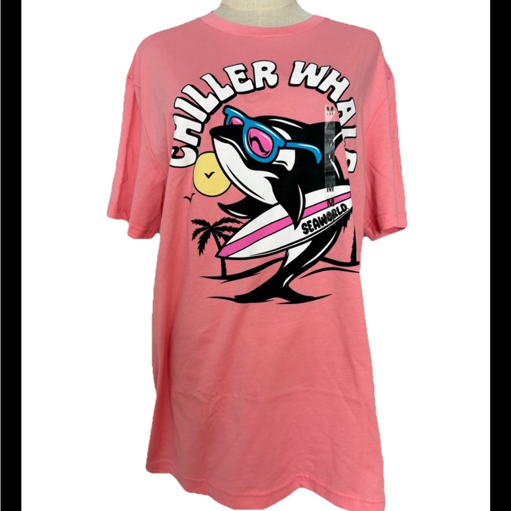 Seaworld Medium Chiller Whale Shamu Pink Crew Neck T-shirt Short Sleeve, unisex